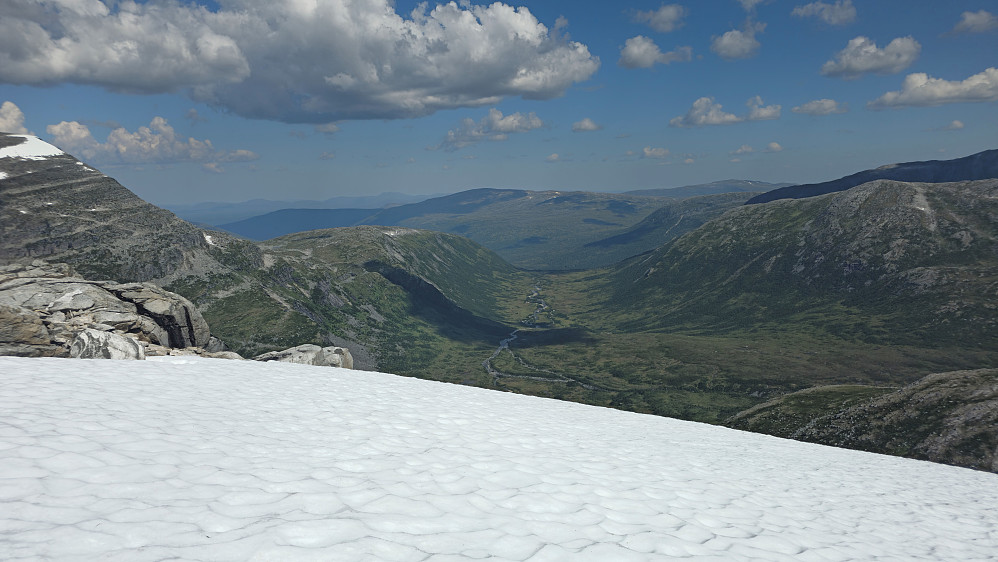 Ser for første gang utgangen gjennom Fagerlidalen. Virker langt.