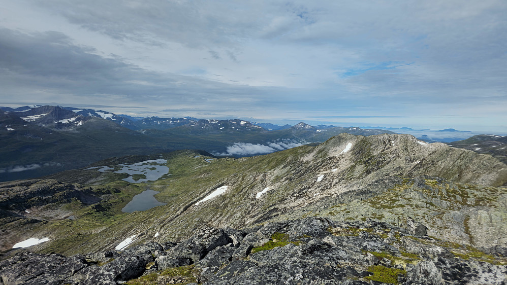 Mot Vestre Tydalsnebba og Kvernåbotnvatna.