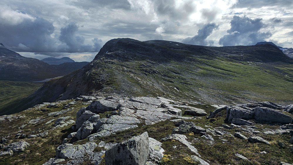 Lettgått opp mot Strankåbotnfjellet.