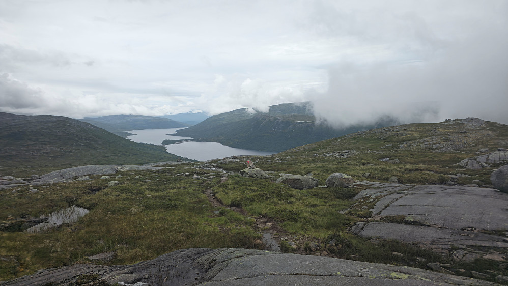 Fortsatt et stykke igjen. Ble hentet etter å ha gått halve Foldsjøen.