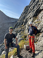 Utstyr på. Klar til å klatre. Guide Even og Frode.