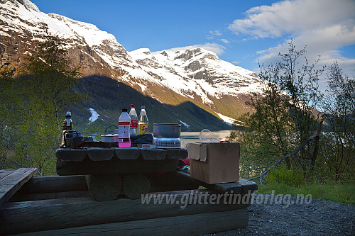 Rasteplass ved Loenvatnet.