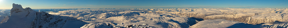 Storpanorama vestover fra toppen.