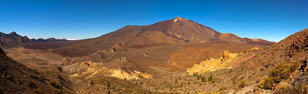 Nesten på toppen av Montana de Guajara med utsikt til Teide.
