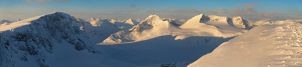 Mellom Austre og Vestre Kalvehøgde med utsikt nordover.