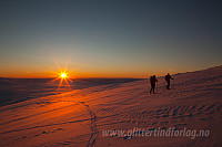 Lise og Kari på brennende snø II.
