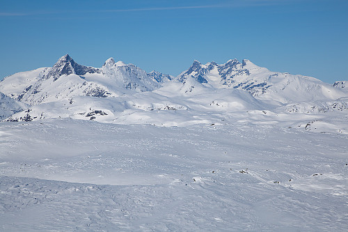 Fra Skjenegge mot Falketind og Hurrungane.