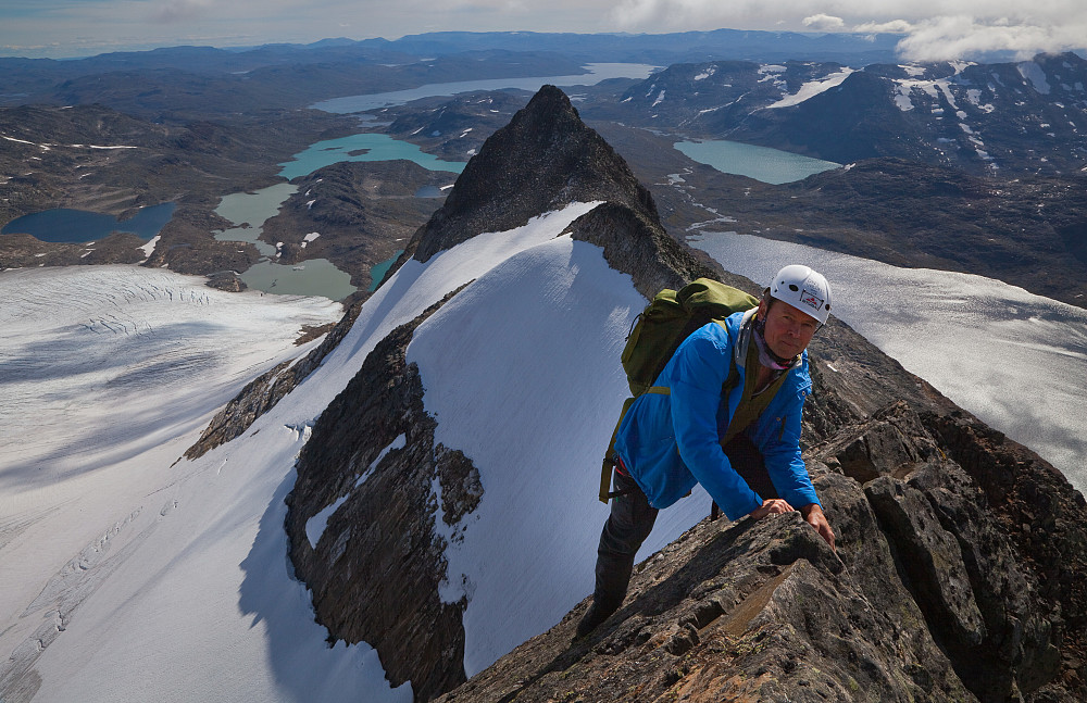 Titus koser seg on the edge.