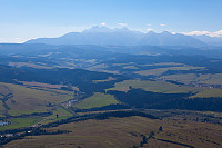 Utsikt fra toppen mot Tatrafjellene i sør.