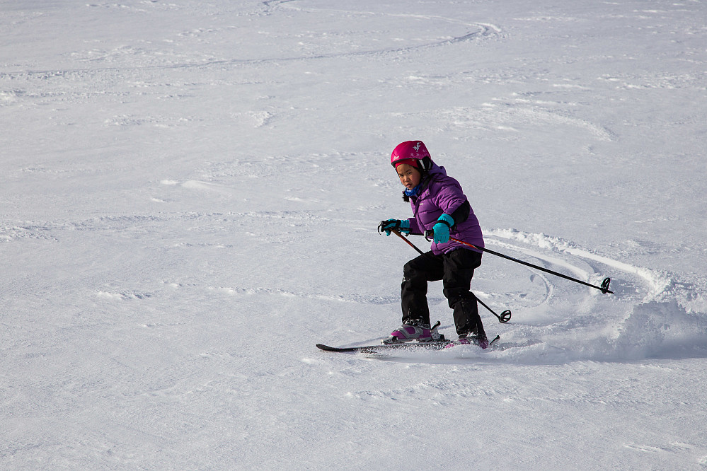 Juhuuu! Gøy å kjøre på ski.