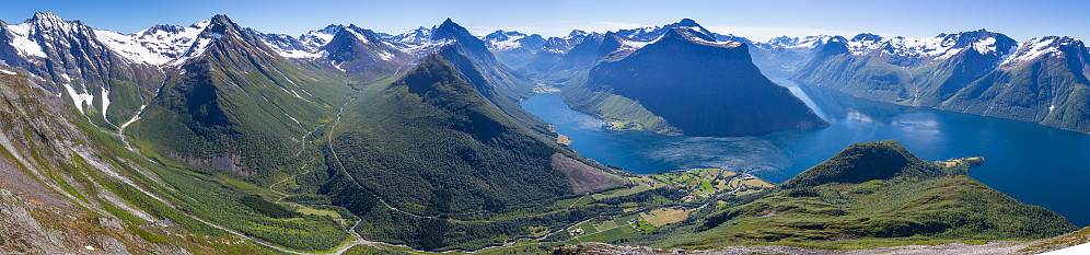 Panorama fra Saksa mot Urkedalen, Norangsfjorden og Storfjorden.