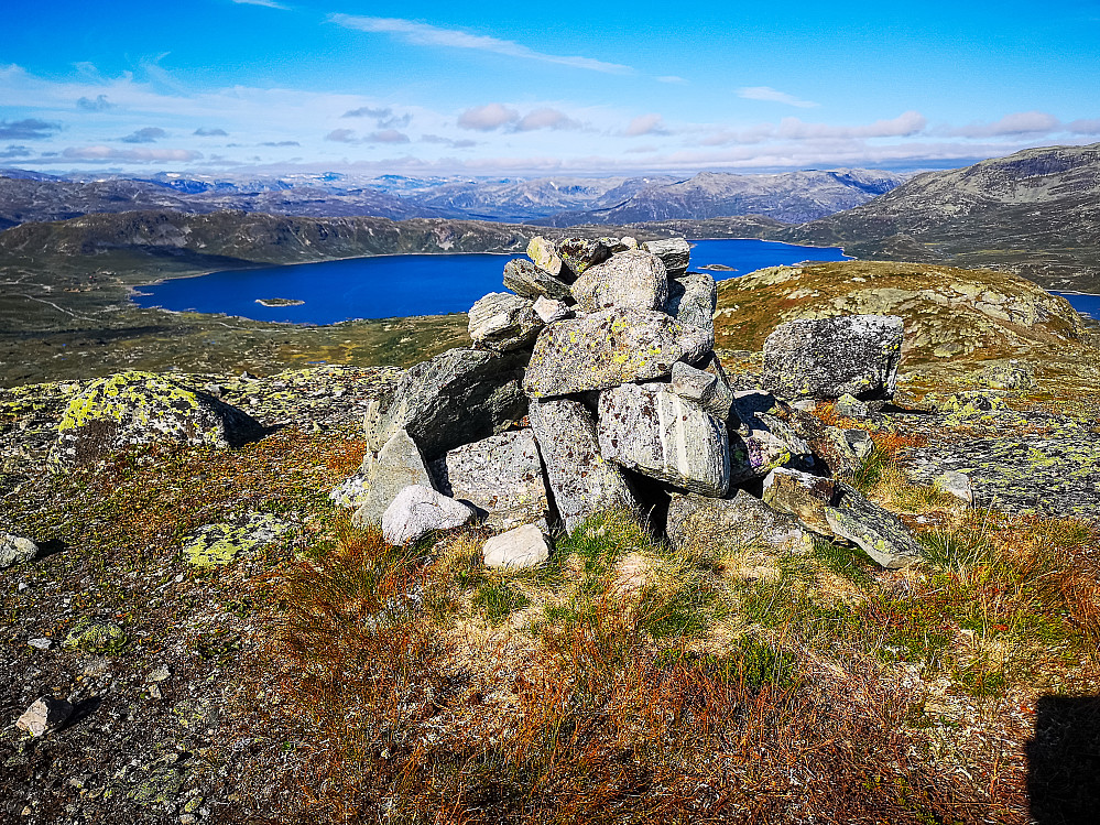 Hydalshjallen med Vavatnet bak.