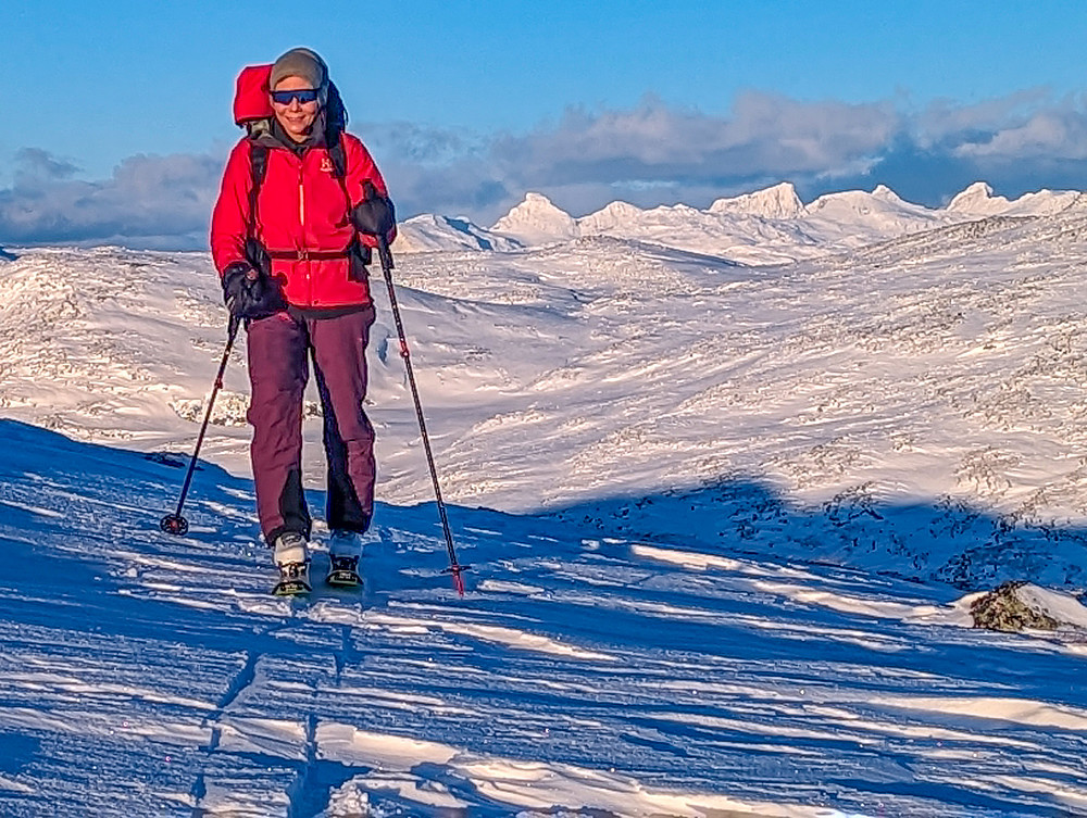 Mot Stølsnostind og Falketind.