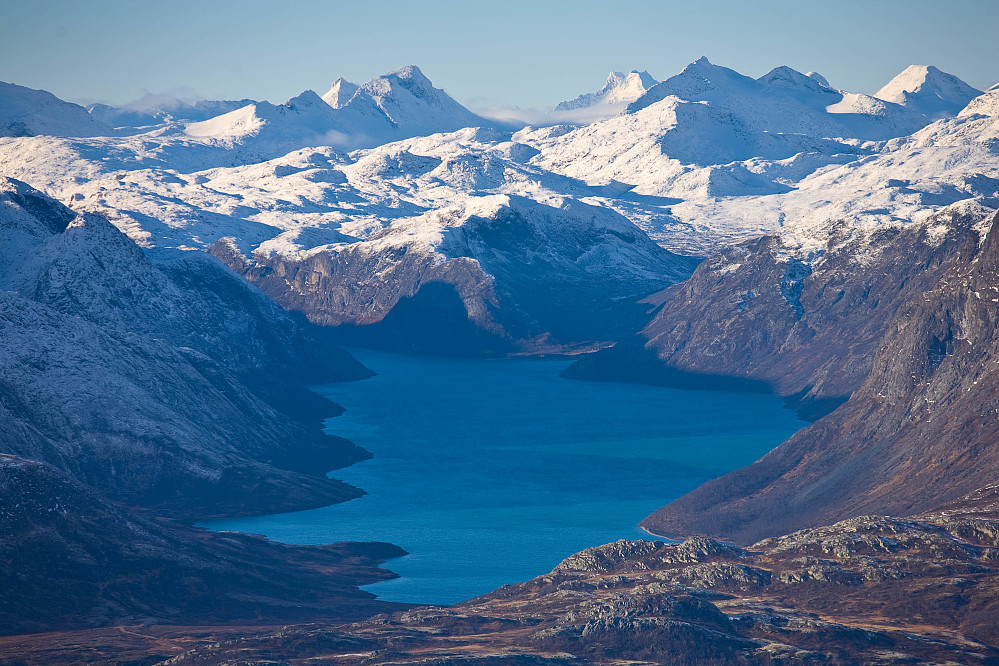 Fin utsikt innover Gjende mot Jotunheimen fra Sikkilsdalshøe.