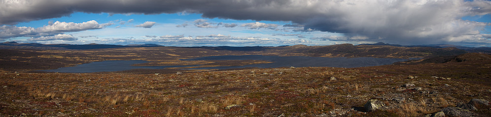 Panoramabilde fra toppen mot Fullsenn. Djuptjernkampen bak til høyre.
