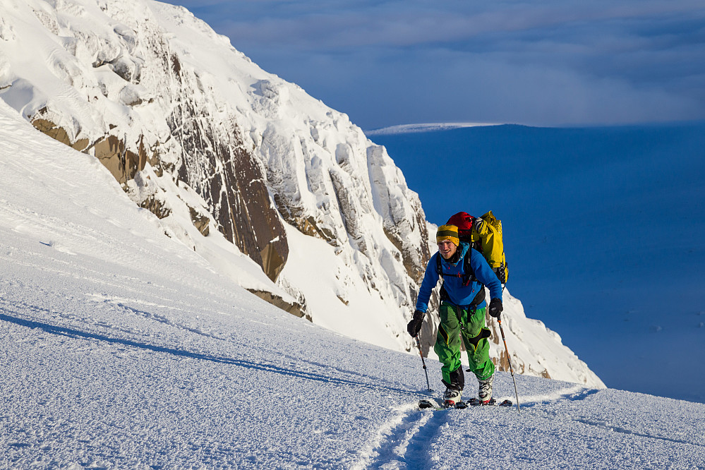 Andreas på vei opp breen for andre gang.