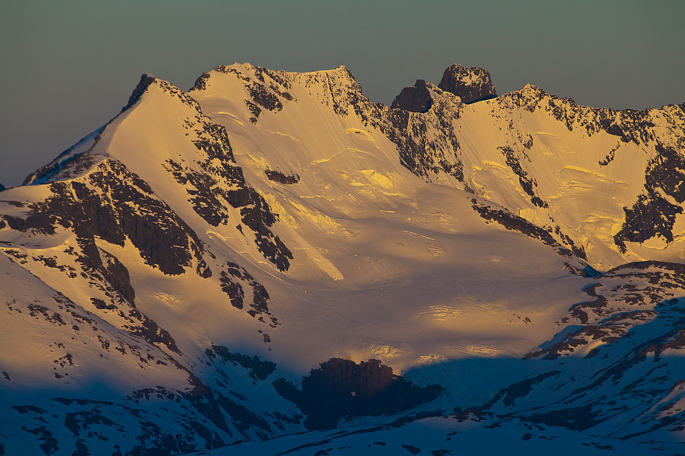 Fjell og slikt. Her med masse telelinse mot Hurrungane og noen av toppene jeg besøkte to dager tidligere.