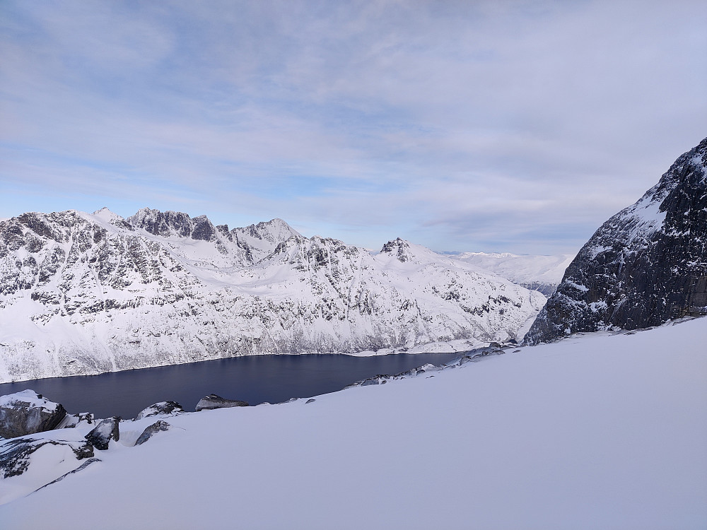 Nice look at the couloirs in Rødtinden
