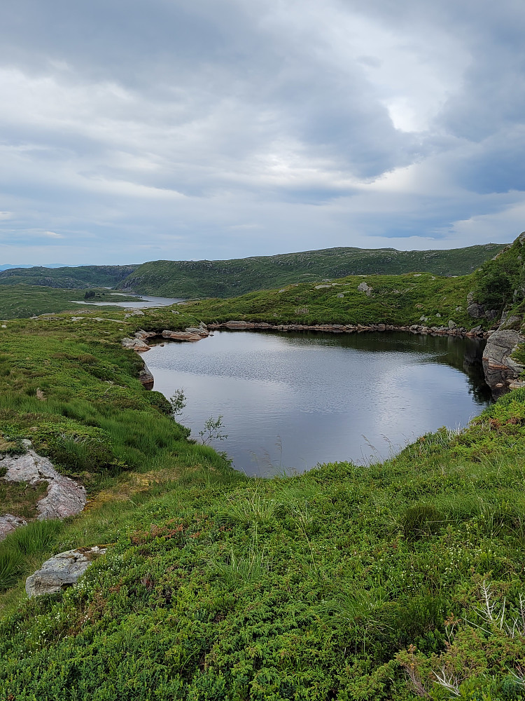 Sangerhytten, Padden og Framheim ligger helt ved dette vannet på Storfjellet. Langelivannet i bakgrunnen.