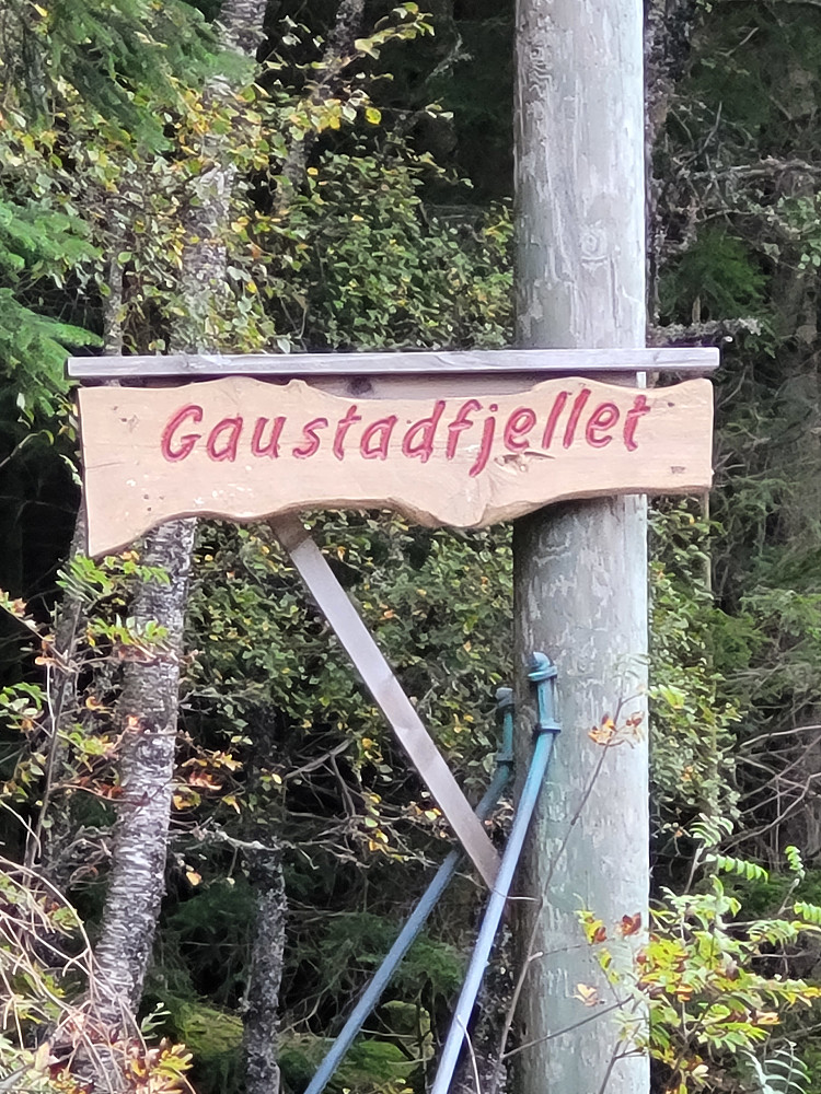 Skilt ved stistart.