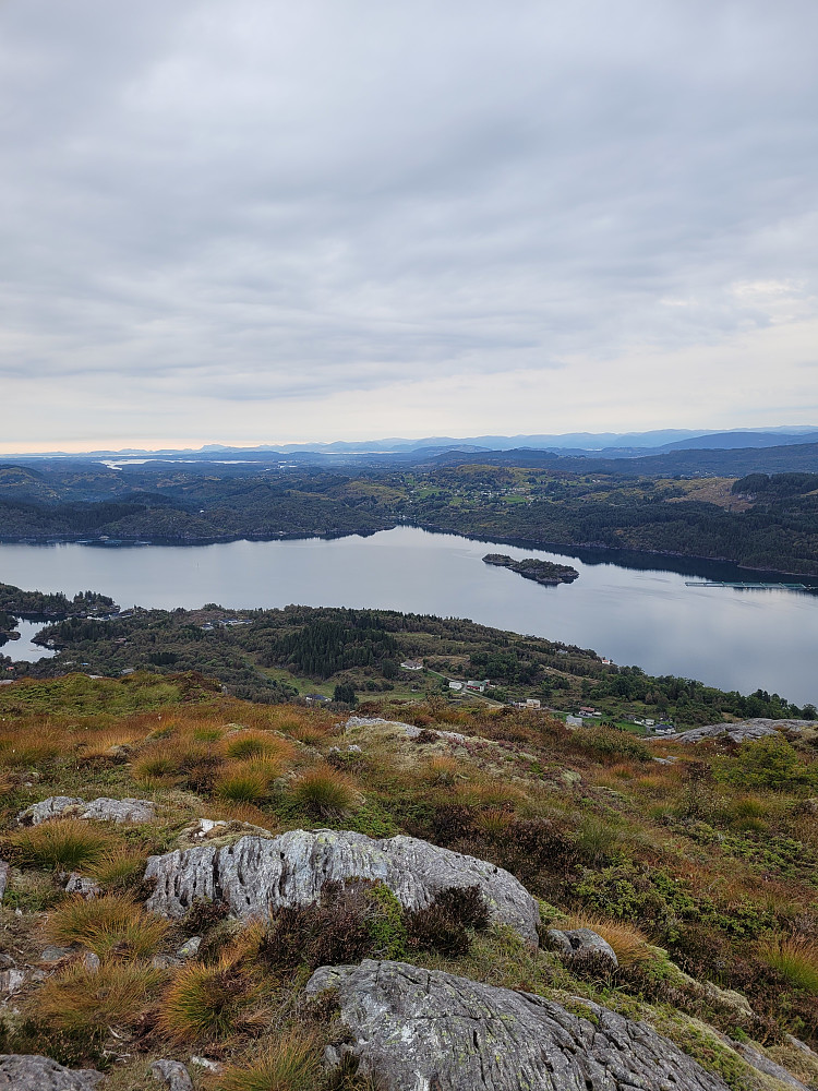 Utsikt mot Radøy fra toppen.