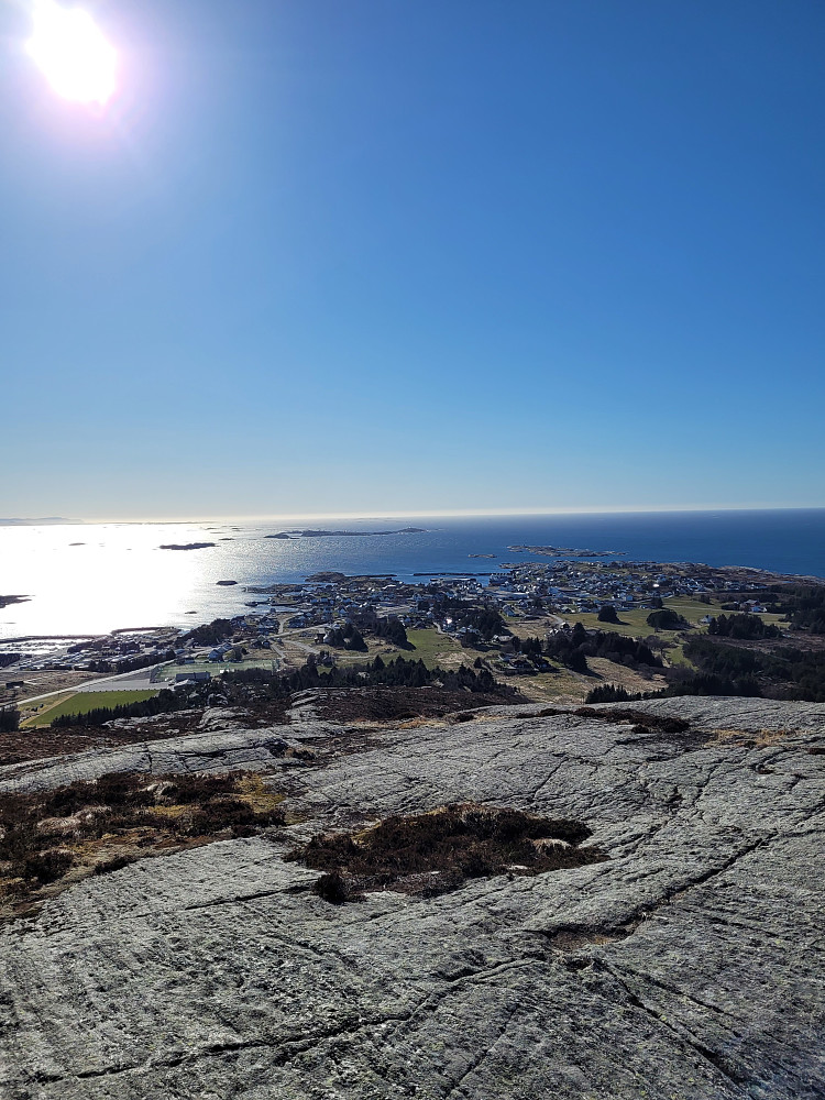 Utsikt mot Bud fra toppen av Gulberget.