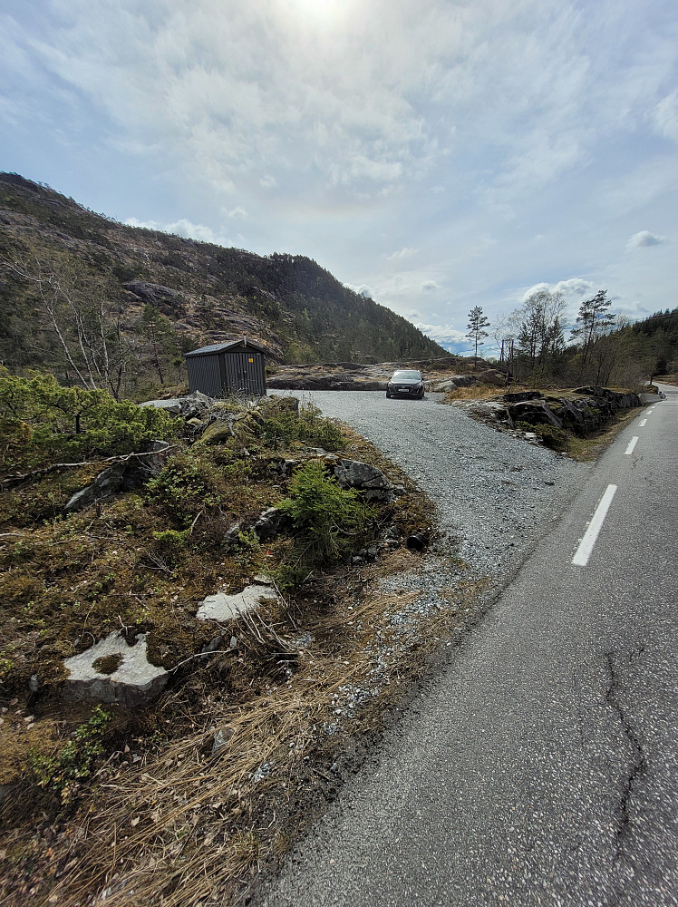 Her parkerte jeg. Rett ved "Rolvsvåg 9"-skiltet.