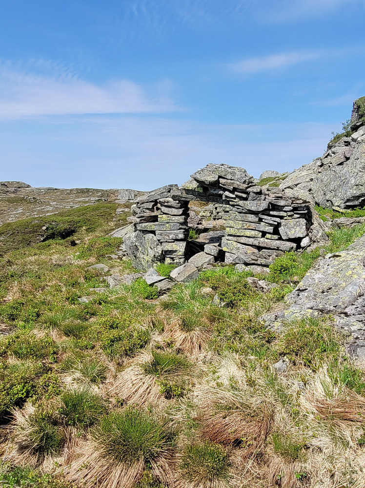 Ruin i skaret før Gløvreegga.