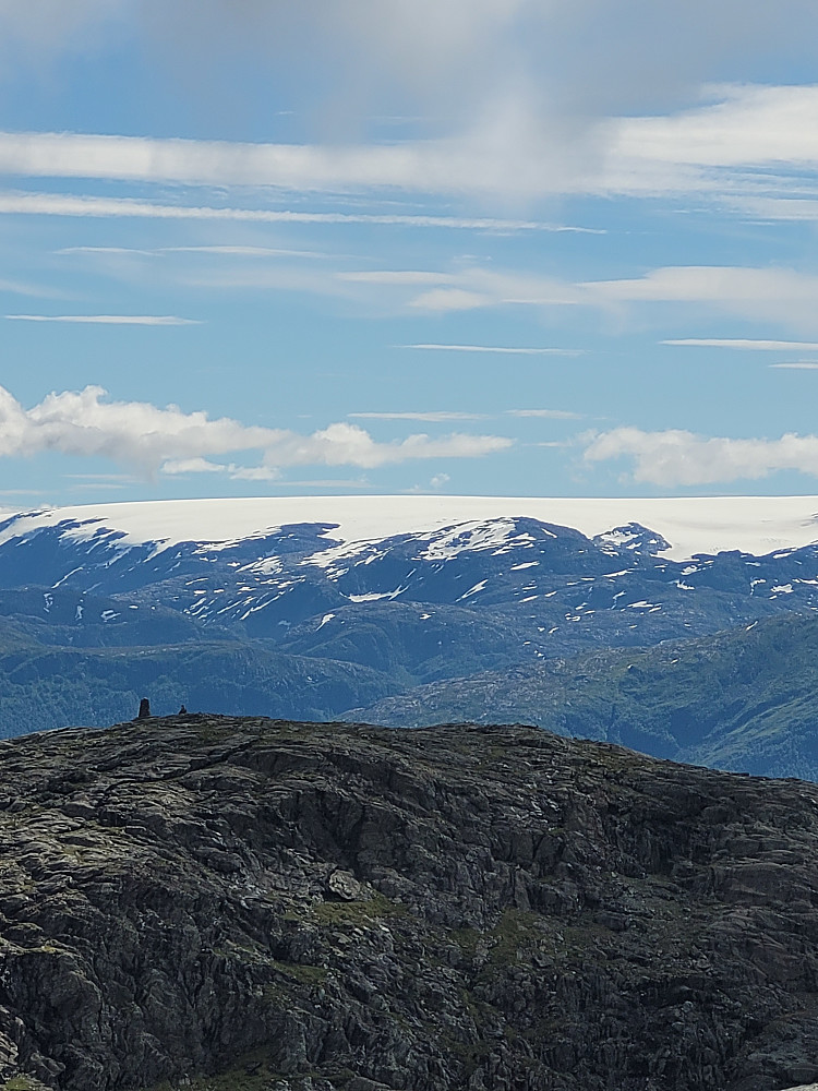 Tørvikenuten sett fra Vesoldo. Folgefonna i bakgrunnen.