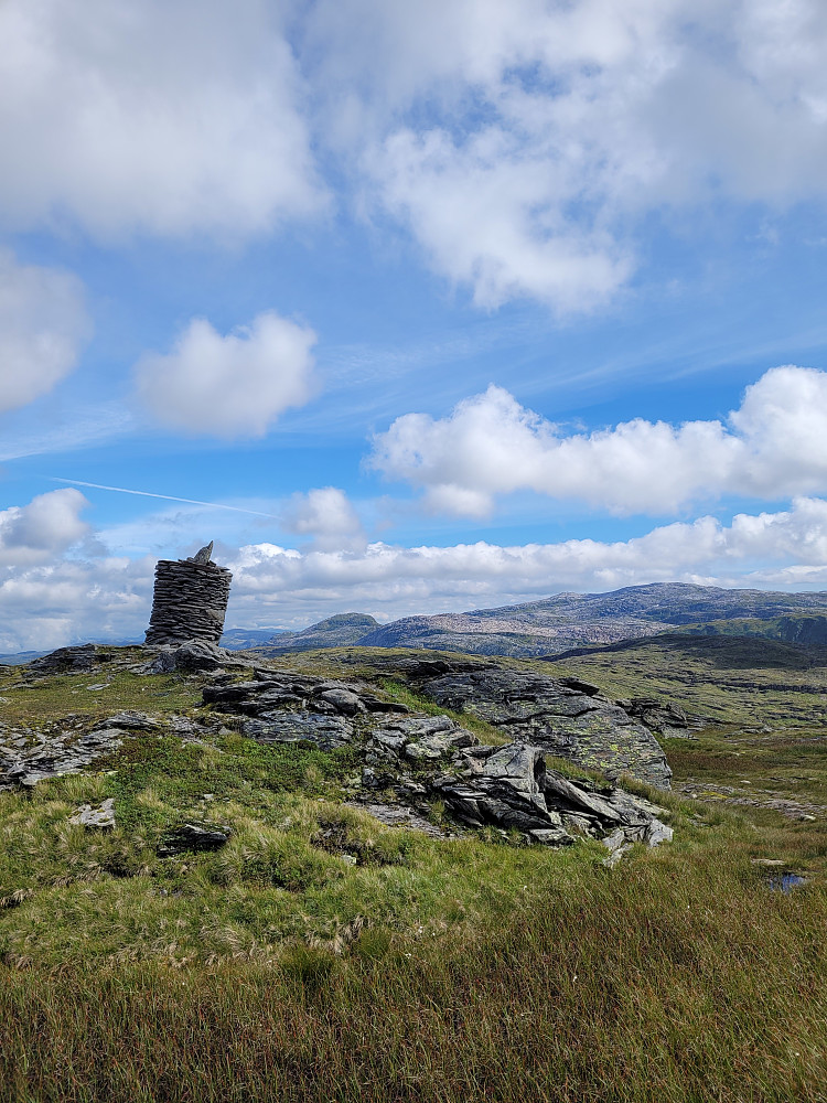 Varden på Knuskedalsfjellet. Litt skeiv...
