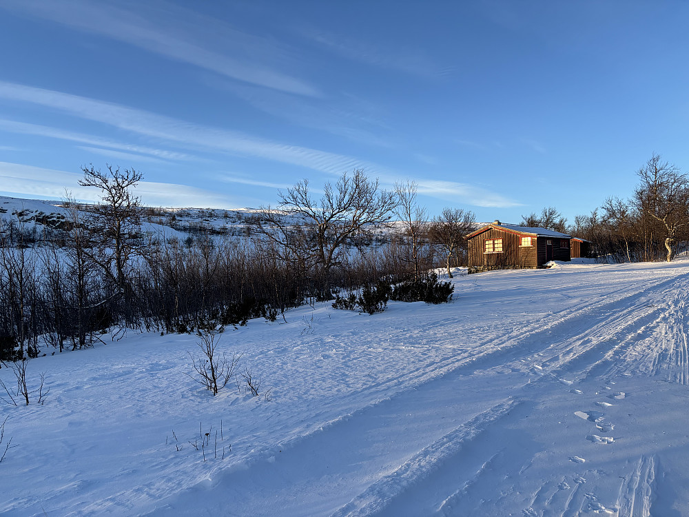 Vetafjellet bader i morgensol.