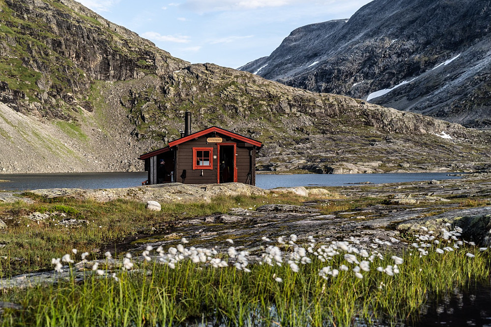Tjønnebu cabin in Steindalen valley