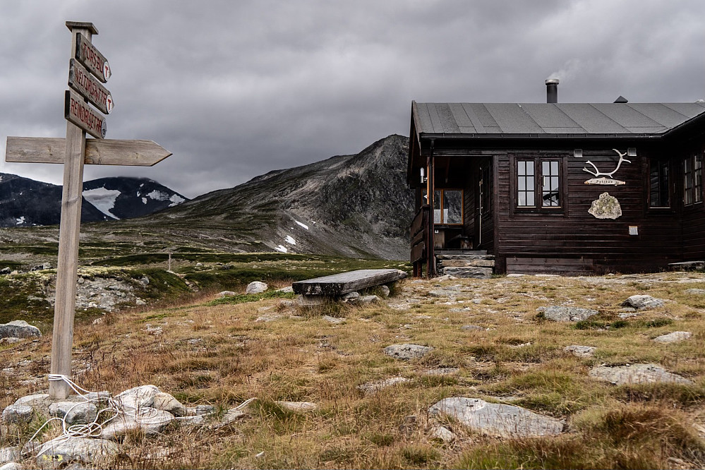 Pyttbua cabin i Puttbudalen valley
