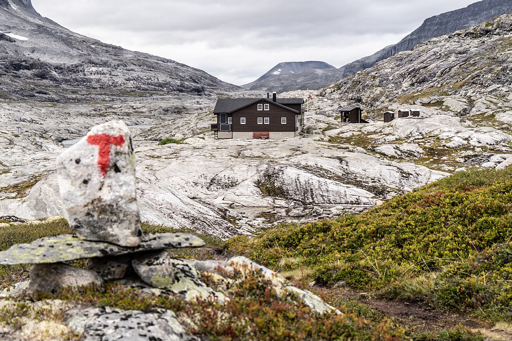 Veltdalshytta cabin in Veltdalen valley