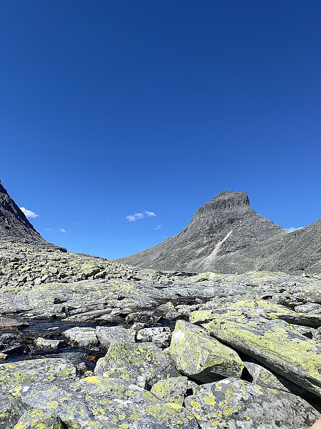 Innerst i Svånnådalen, Larstinden i sikte. 