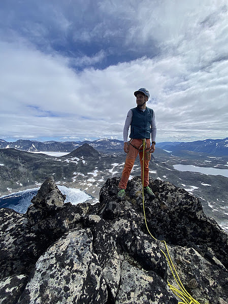 Marius på toppen av Sørøst for sørtoppen på Semeltinden, også kalt Semelkødden. 