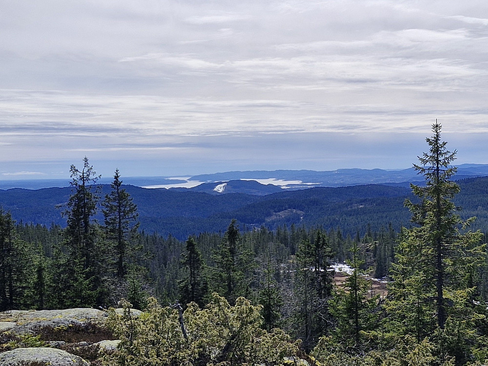 Utsikt mot Kolsås og Oslofjorden sett fra Kjerkeberget
