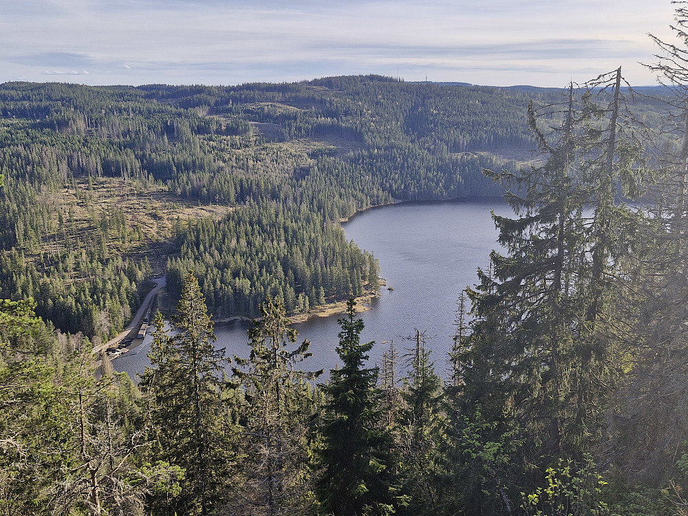 Utsikt fra Øyungskollen mot Øyungen og demningen