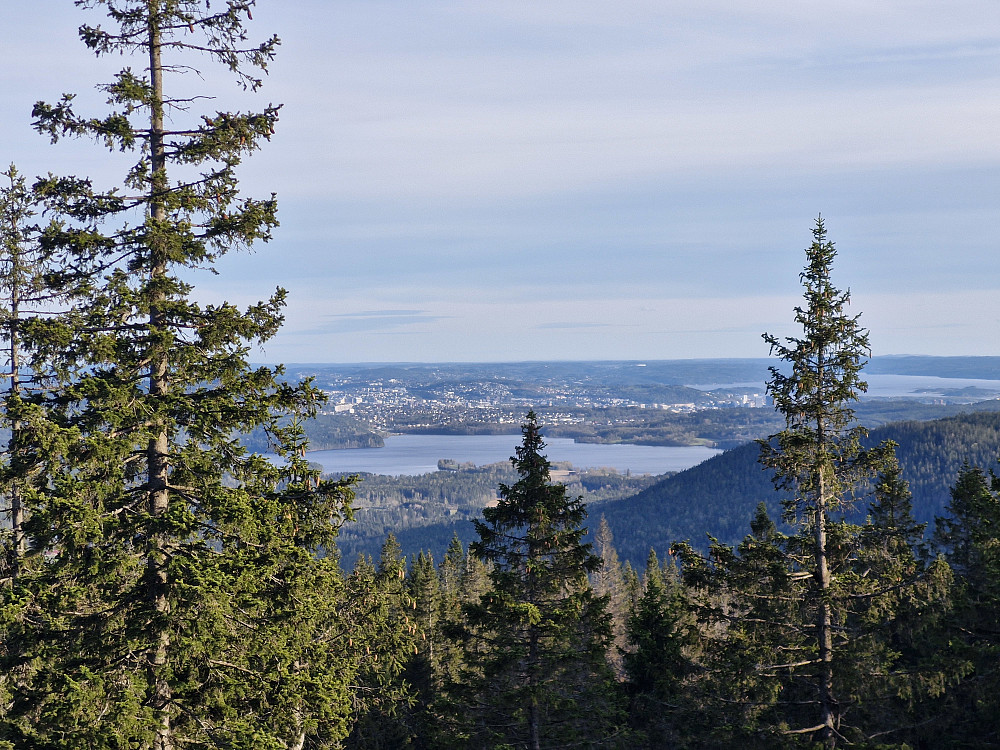 Utsikt mot Maridalsvannet og Oslo, sett fra Mellomkollen utsiktspunkt