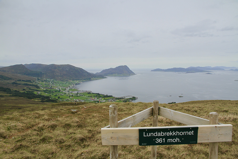 Revjehornet og Leikanger sett fra Lundabrekkhornet