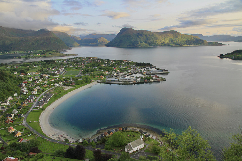 Selje og Barmen sett fra Kyrkjefjellet