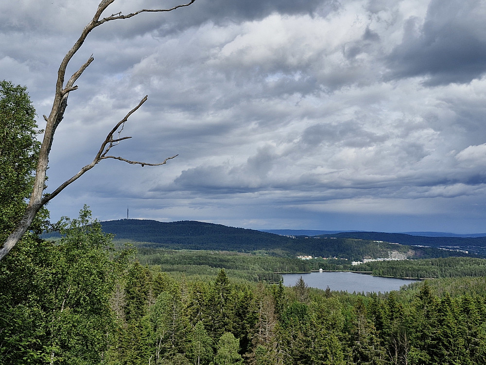 Røverkollen, Romsås og Breisjøen sett fra utsiktspunktet nedenfor Storhaug