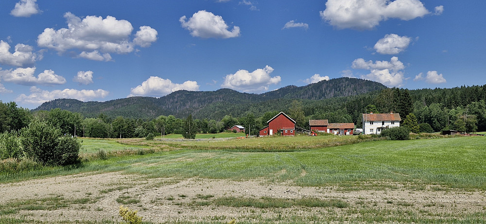 Maridalsalpene og Granum gård sett fra Sandermosveien