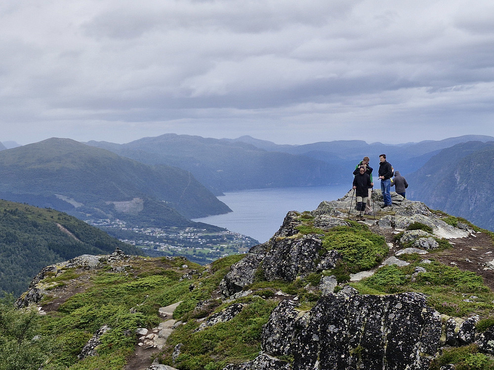Deler av Stranda sentrum og Storfjorden sett fra Lievarden