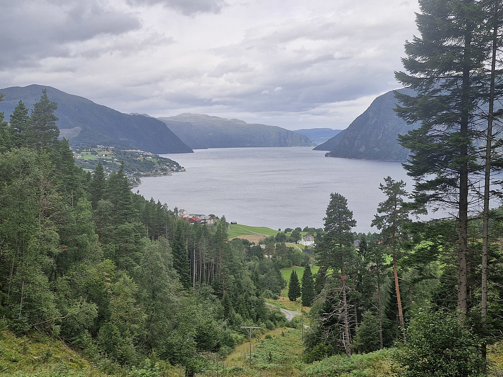Storfjorden sett fra Litleheiskaret, på vei ned fra Veten