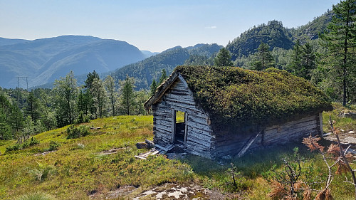 Gammel bygning på Botnastølen.