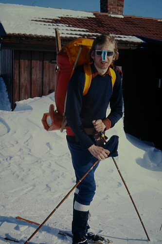 Knut ved ankomst Sjusjøen - med nesebeskyttelse!