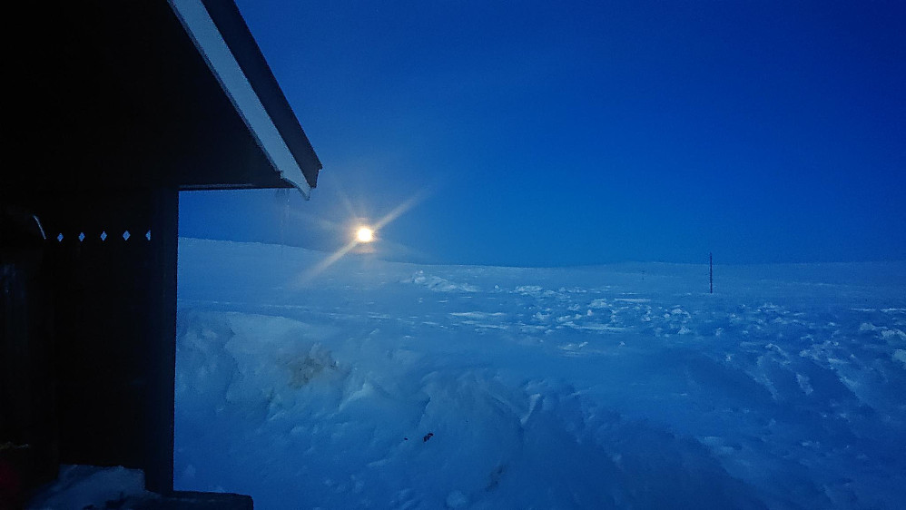 Mot øst på Jammerdalsbu. Månen kommer opp! Foto Per Hunnes Hansen