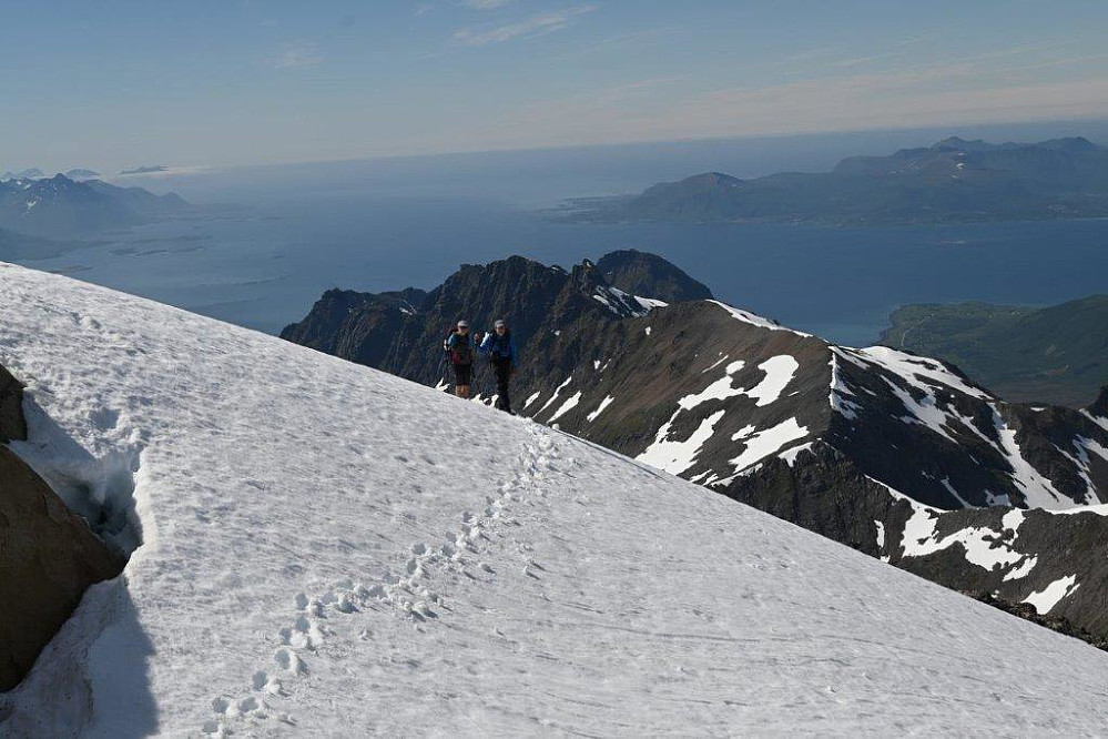 På vei opp siste snøbakken