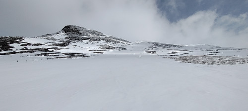 Lite snø. Veivalget i midten av bildet, alternativ rute kan sees til høyre i bildet.